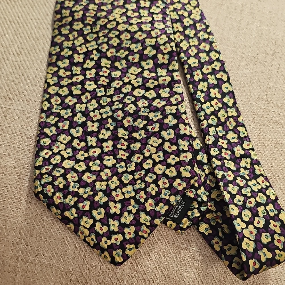 Floral Patterned Tie - Black and Yellow.by SILK ACCENTS. 100% SILK